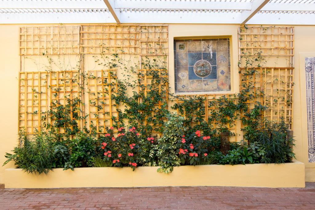 Dutch Manor Antique Hotel เคปทาวน์ ภายนอก รูปภาพ