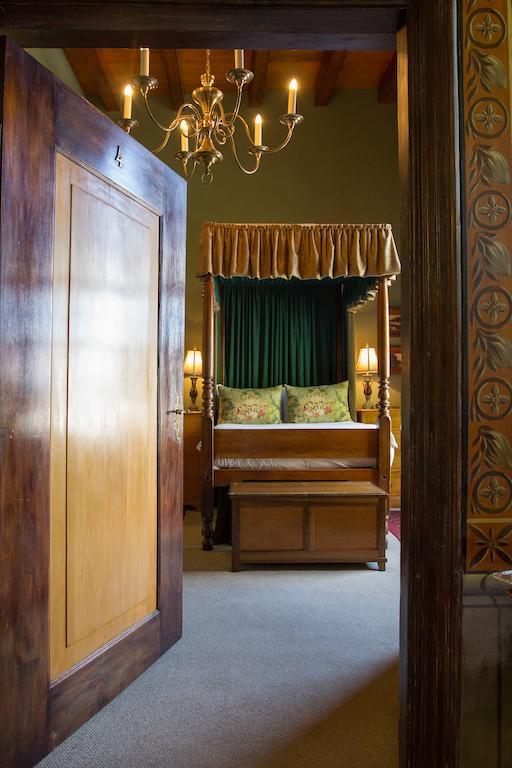 Dutch Manor Antique Hotel เคปทาวน์ ภายนอก รูปภาพ