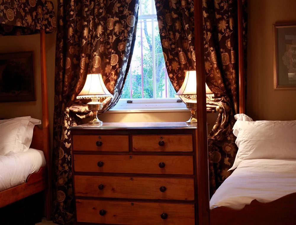 Dutch Manor Antique Hotel เคปทาวน์ ภายนอก รูปภาพ
