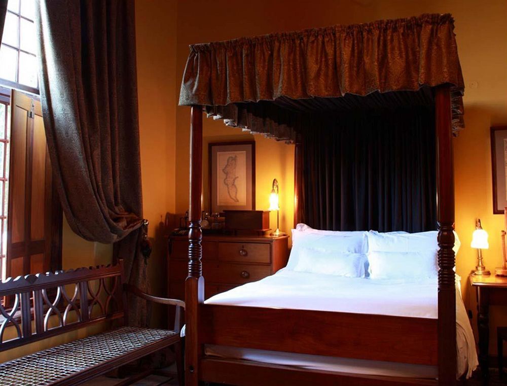 Dutch Manor Antique Hotel เคปทาวน์ ภายนอก รูปภาพ