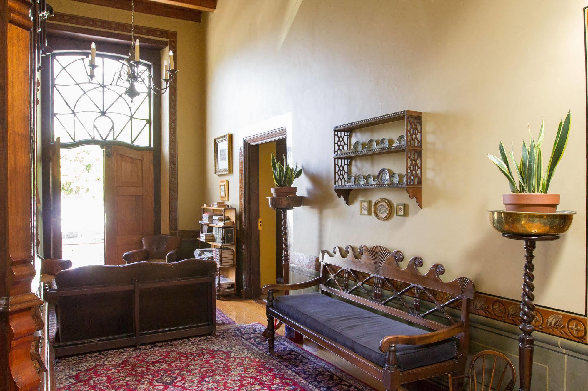 Dutch Manor Antique Hotel เคปทาวน์ ภายนอก รูปภาพ