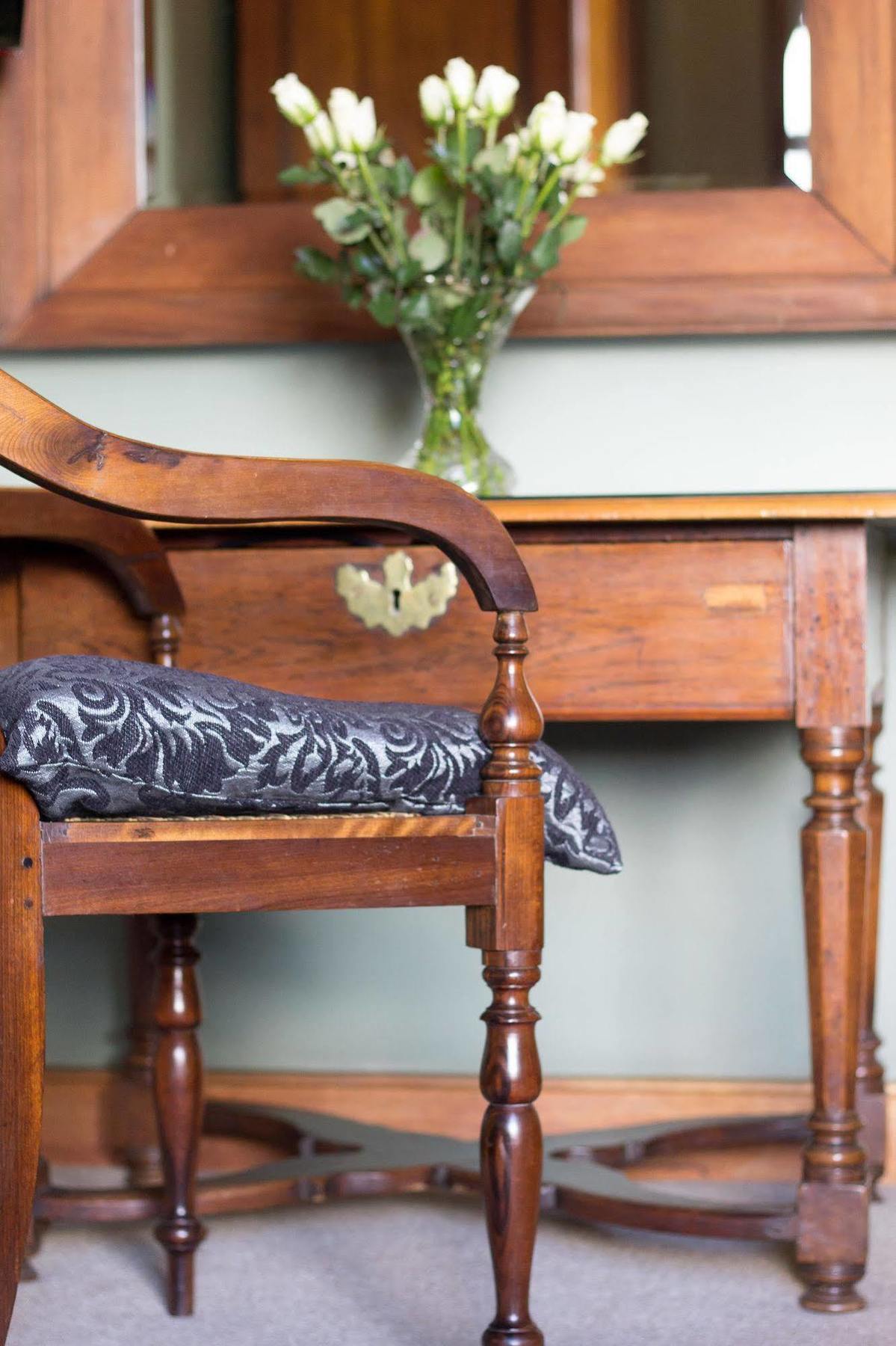 Dutch Manor Antique Hotel เคปทาวน์ ภายนอก รูปภาพ