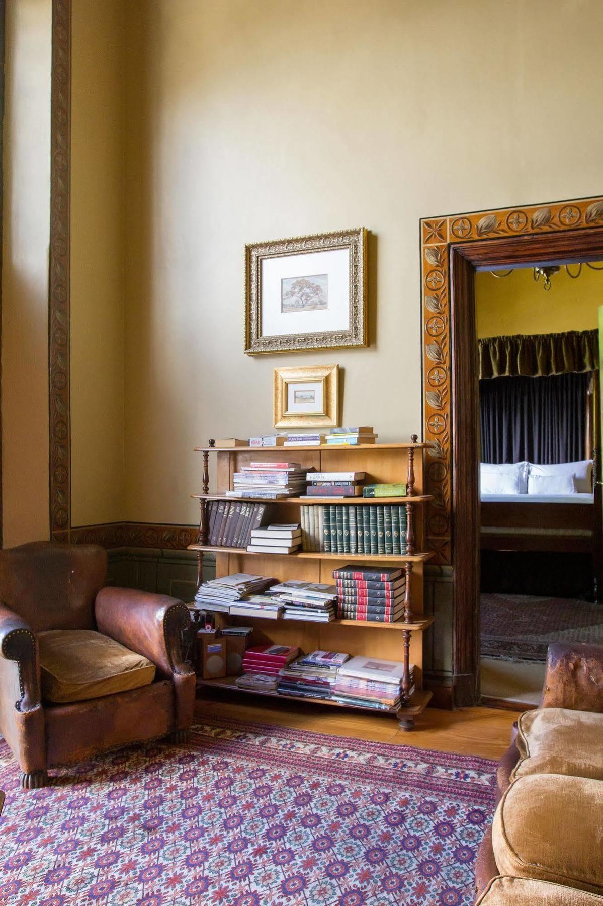 Dutch Manor Antique Hotel เคปทาวน์ ภายนอก รูปภาพ