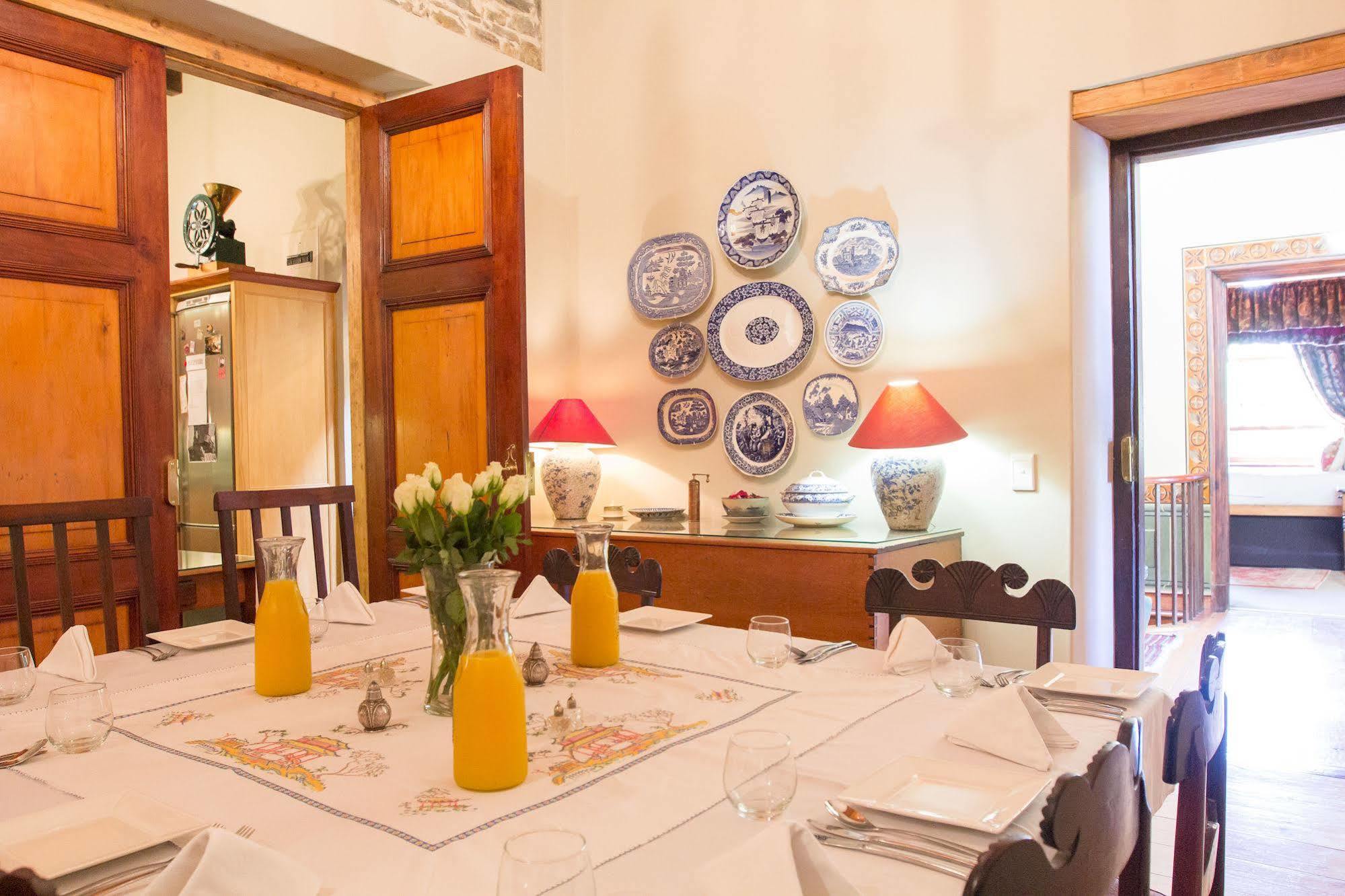 Dutch Manor Antique Hotel เคปทาวน์ ภายนอก รูปภาพ