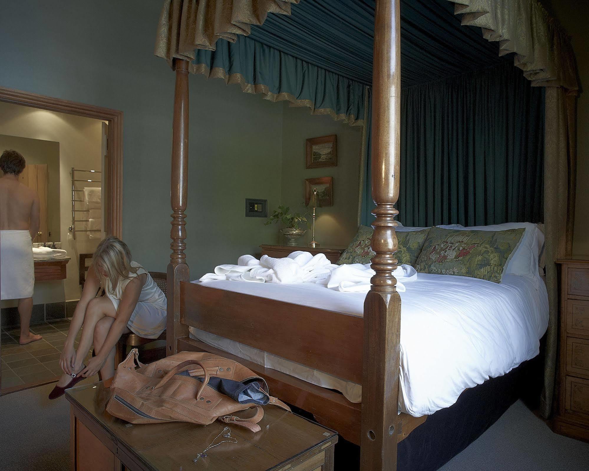 Dutch Manor Antique Hotel เคปทาวน์ ภายนอก รูปภาพ