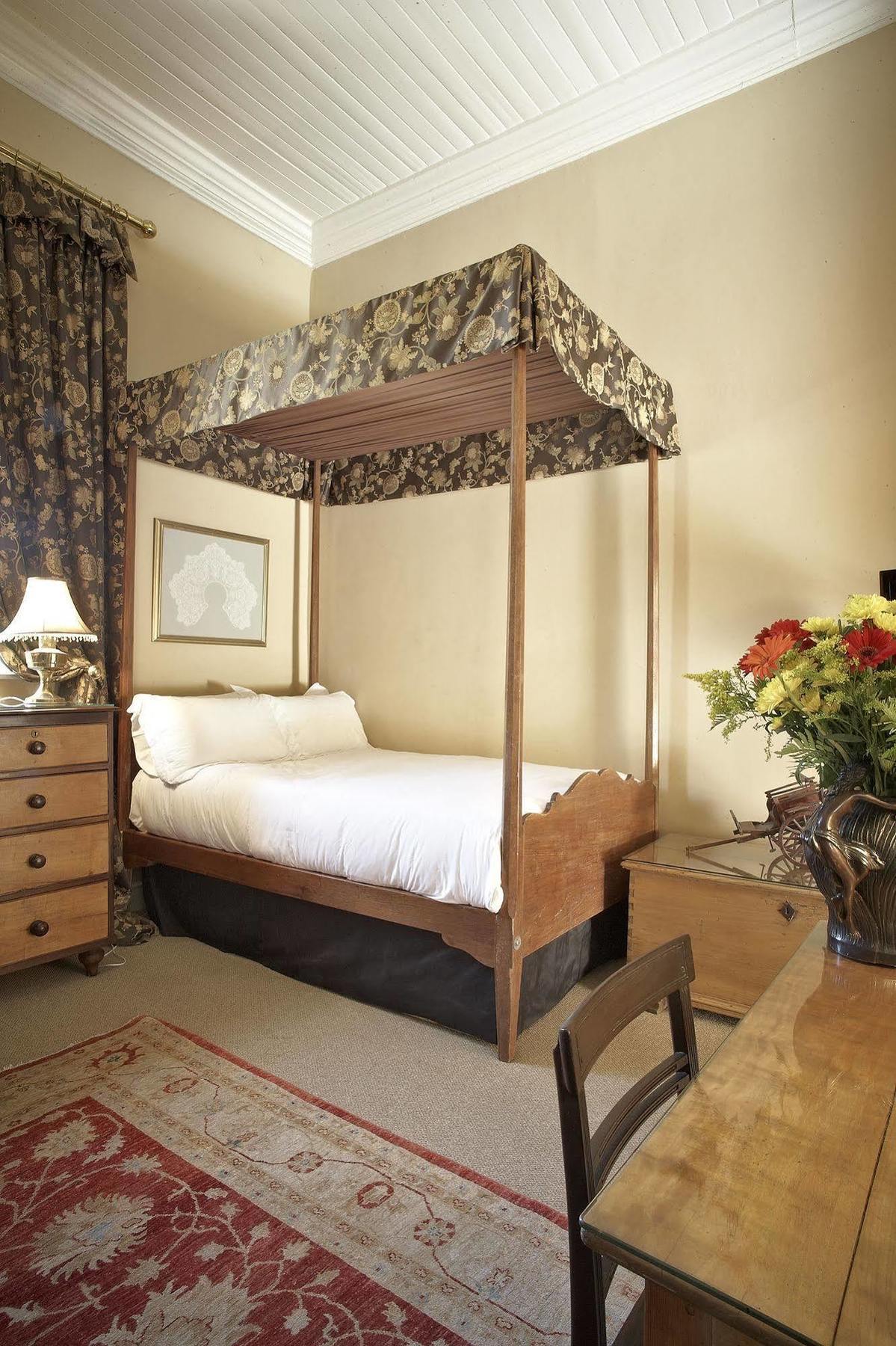 Dutch Manor Antique Hotel เคปทาวน์ ภายนอก รูปภาพ