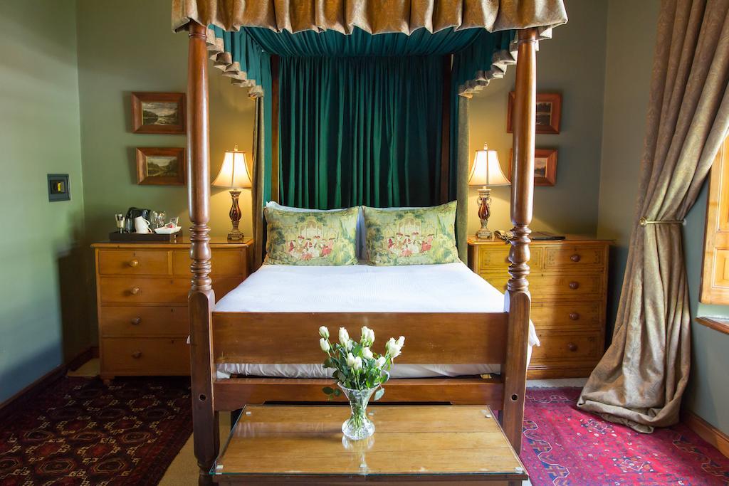 Dutch Manor Antique Hotel เคปทาวน์ ภายนอก รูปภาพ