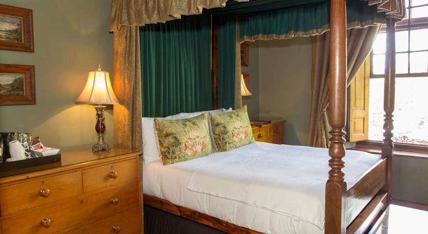Dutch Manor Antique Hotel เคปทาวน์ ภายนอก รูปภาพ