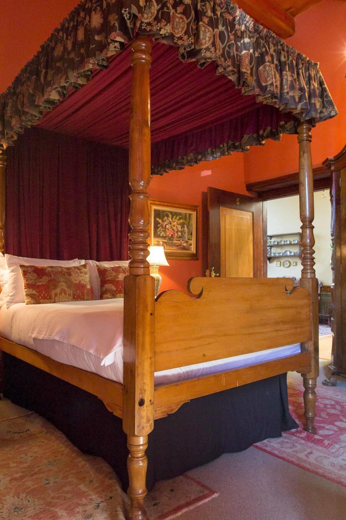 Dutch Manor Antique Hotel เคปทาวน์ ภายนอก รูปภาพ