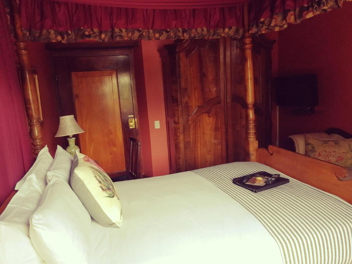 Dutch Manor Antique Hotel เคปทาวน์ ภายนอก รูปภาพ